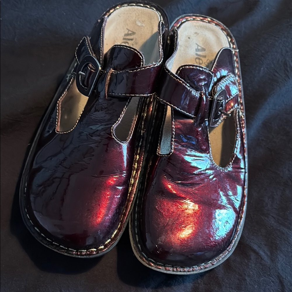 Stylish Alegria Mary Jane’s in Shiny Burgundy size 38